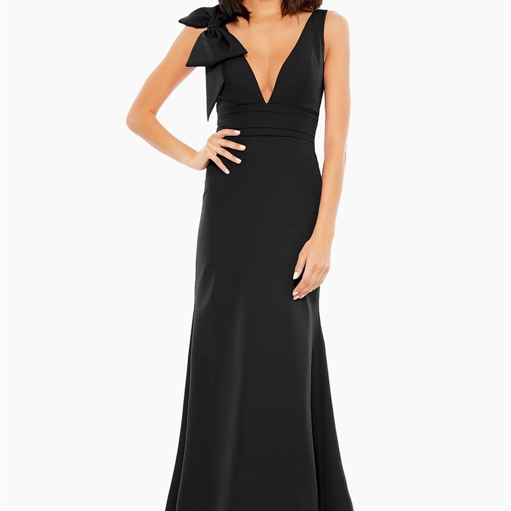 Mac Duggal Black One Shoulder V-Neck A Line Gown